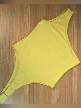 SHEIN Yellow One-Piece Kids Bodysuit